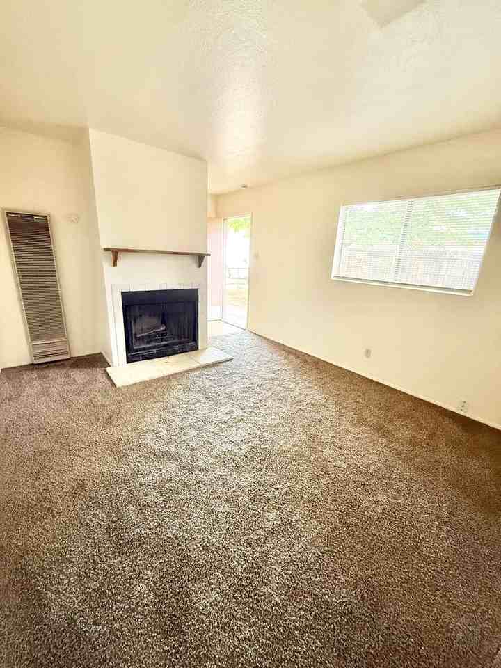 319 General Marshall St NE - Photo 4 of 7