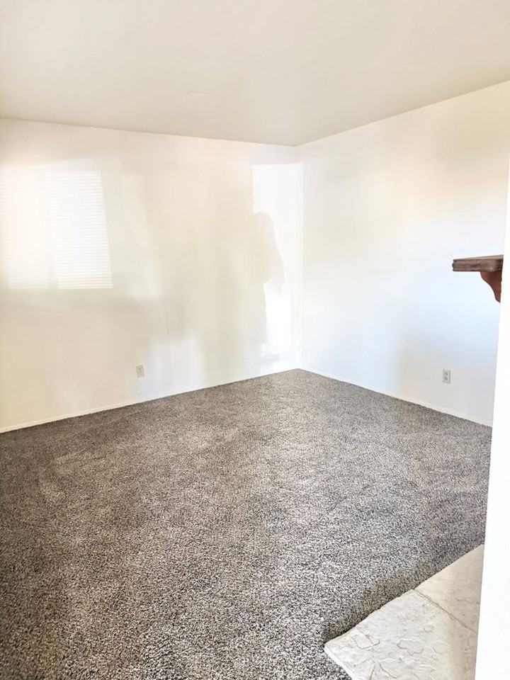 319 General Marshall St NE - Photo 6 of 7
