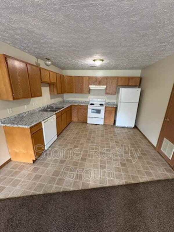 677 N 25th St - Photo 3 of 8