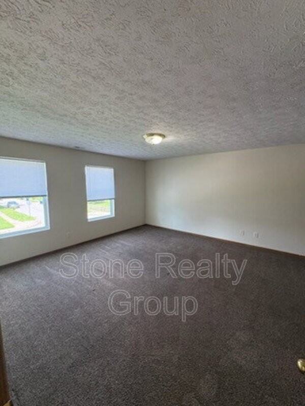 677 N 25th St - Photo 4 of 8
