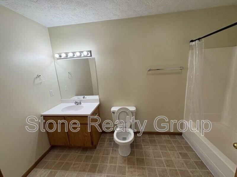 677 N 25th St - Photo 6 of 8