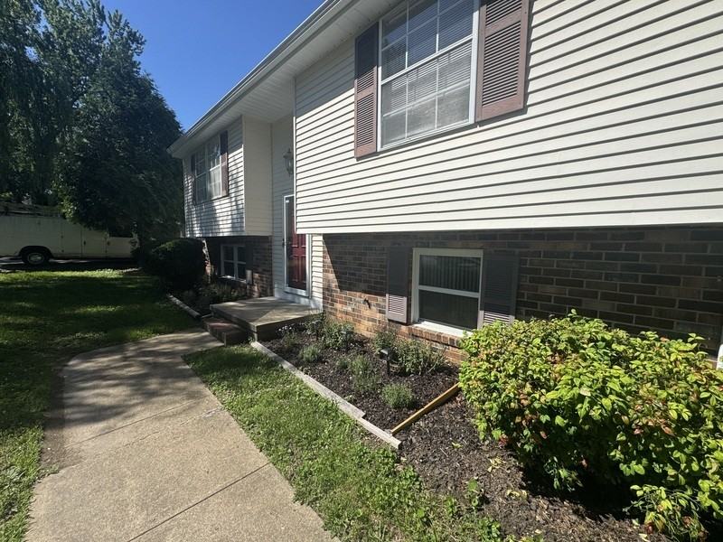4020 Laurelwood Rd - Photo 2 of 19