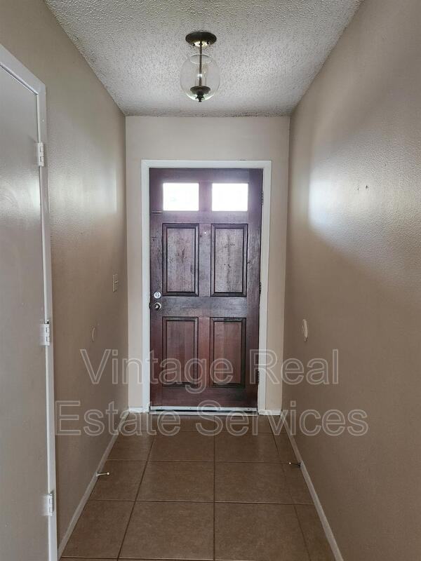 1904 Firethorn Ct - Photo 2 of 21