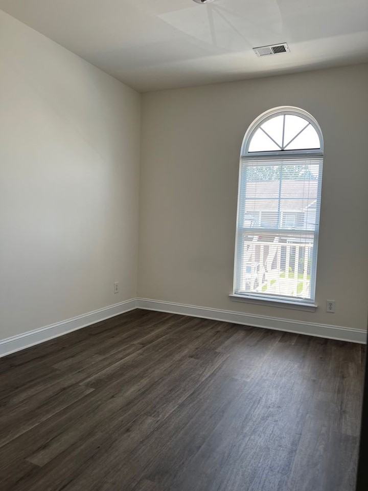 111 Portsmith Dr #6 - Photo 5 of 13