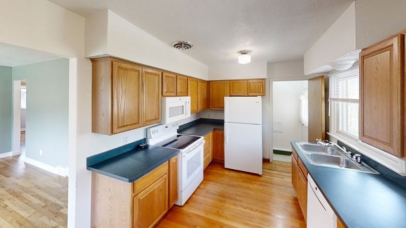 372 Highland Dr - Photo 7 of 17