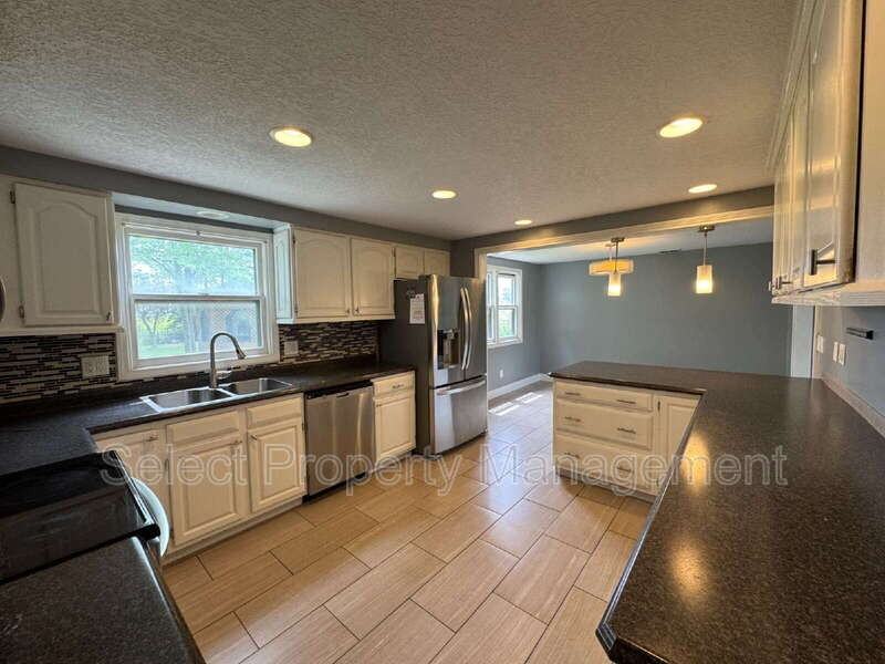 7021 Omaha Ct - Photo 5 of 23