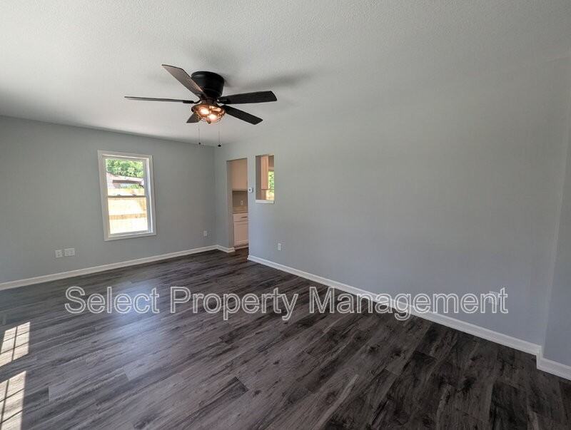 920 Courtney Dr - Photo 3 of 19