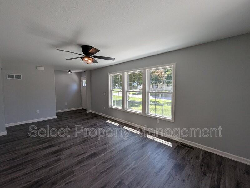 920 Courtney Dr - Photo 4 of 19