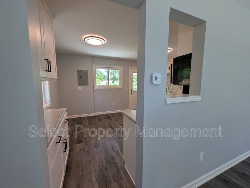 920 Courtney Dr - Photo 5 of 19