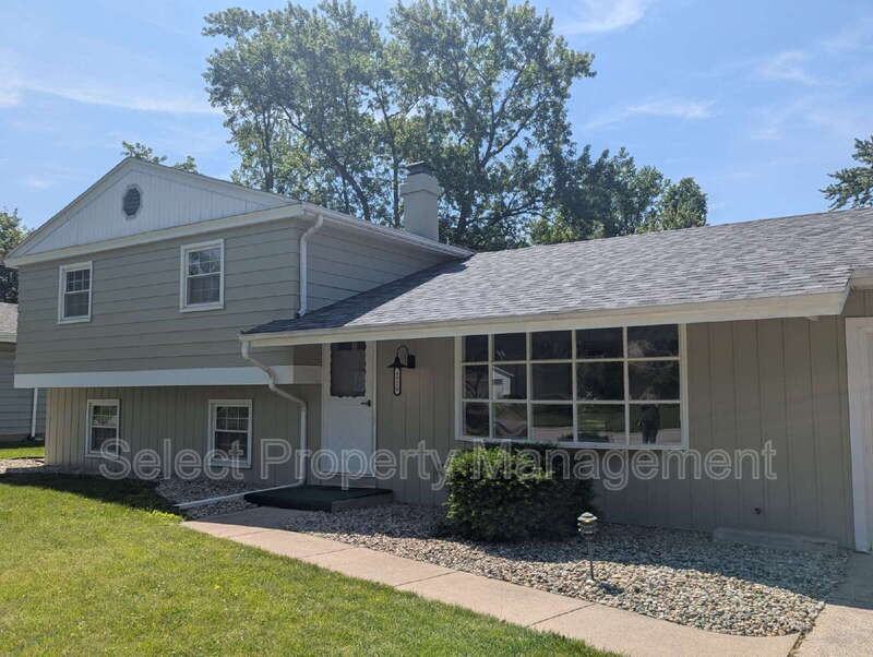 4920 Desoto Dr - Photo 2 of 36