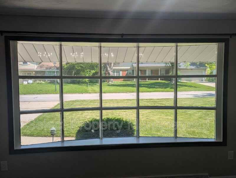 4920 Desoto Dr - Photo 6 of 36