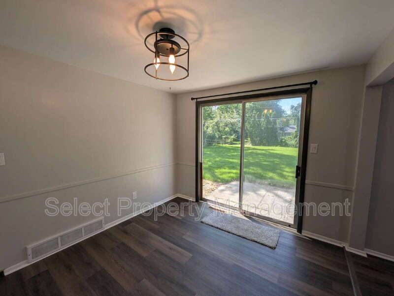 4920 Desoto Dr - Photo 7 of 36