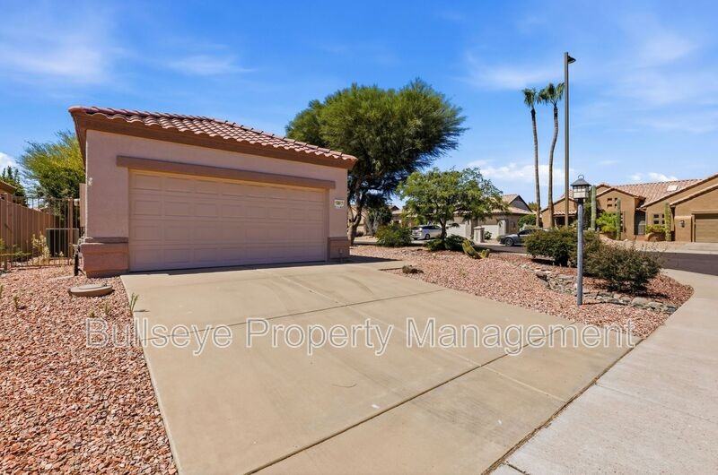 15893 W Arrowhead Dr - Photo 3 of 24