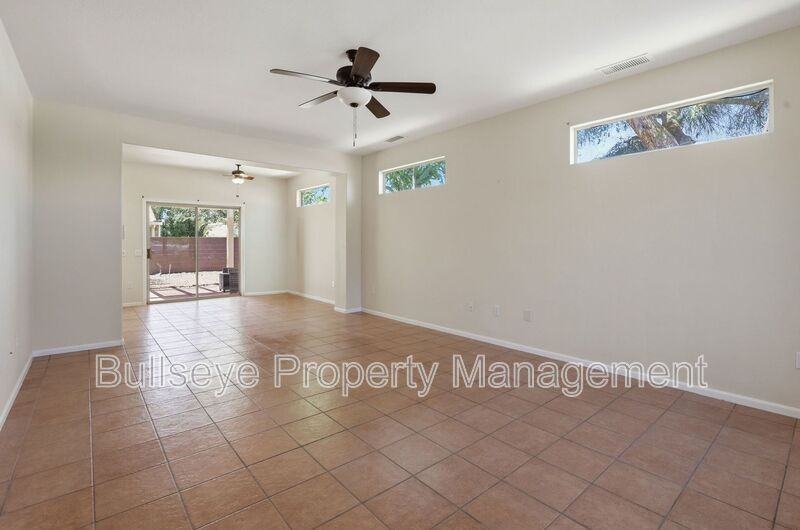 15893 W Arrowhead Dr - Photo 4 of 24