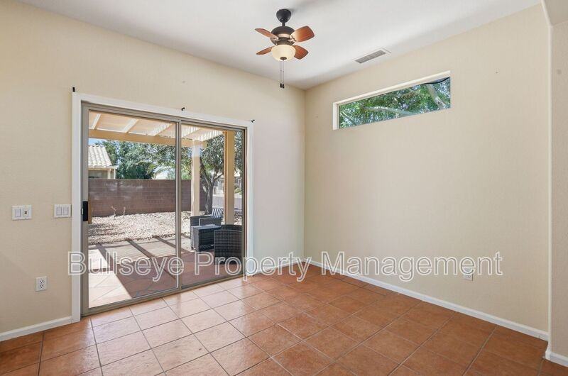 15893 W Arrowhead Dr - Photo 6 of 24