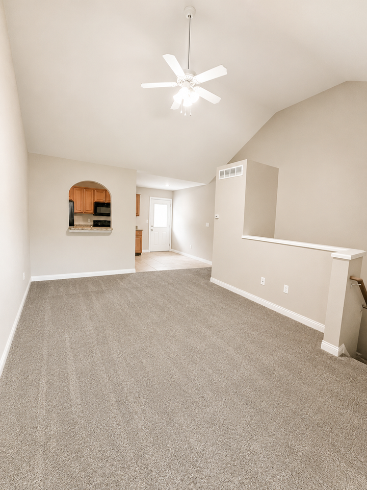 7420 Arratt Ct - Photo 4 of 32