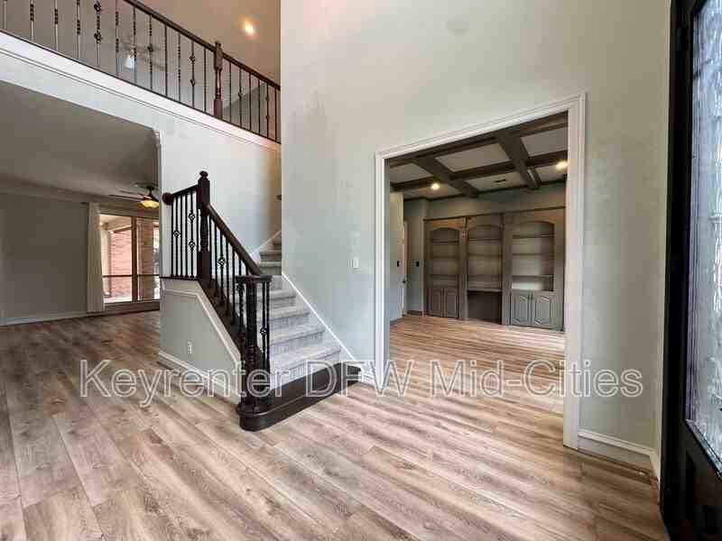 2417 Creekside Cir S - Photo 3 of 41