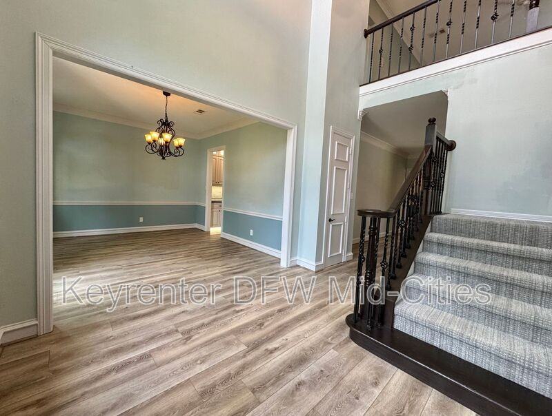 2417 Creekside Cir S - Photo 4 of 41