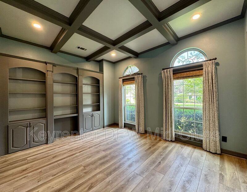 2417 Creekside Cir S - Photo 5 of 41