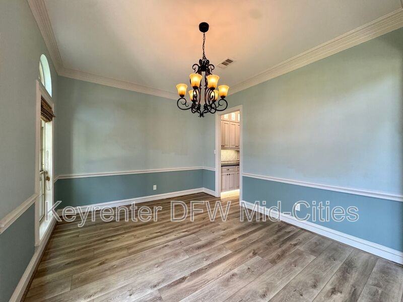 2417 Creekside Cir S - Photo 6 of 41