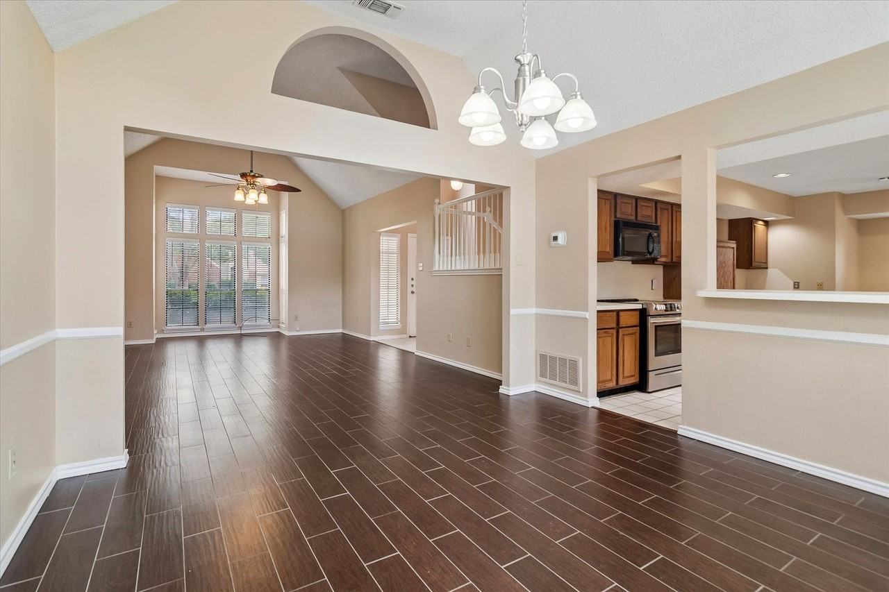 6027 Bent Creek Trl - Photo 3 of 25