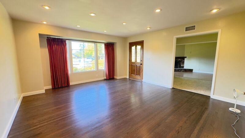 403 Lupin Ln - Photo 3 of 32