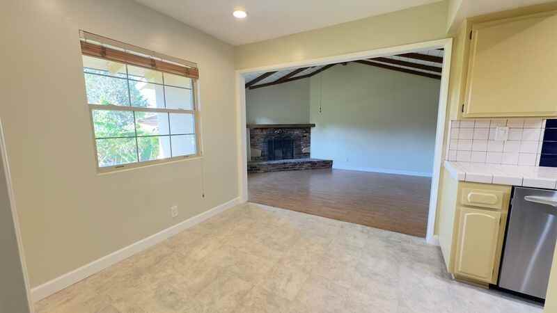 403 Lupin Ln - Photo 6 of 32