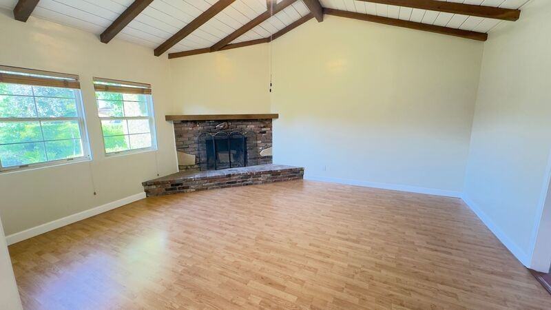 403 Lupin Ln - Photo 7 of 32