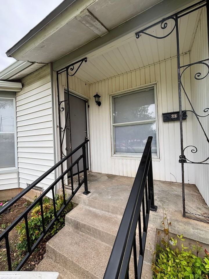 4900 Geddes Ave - Photo 2 of 19