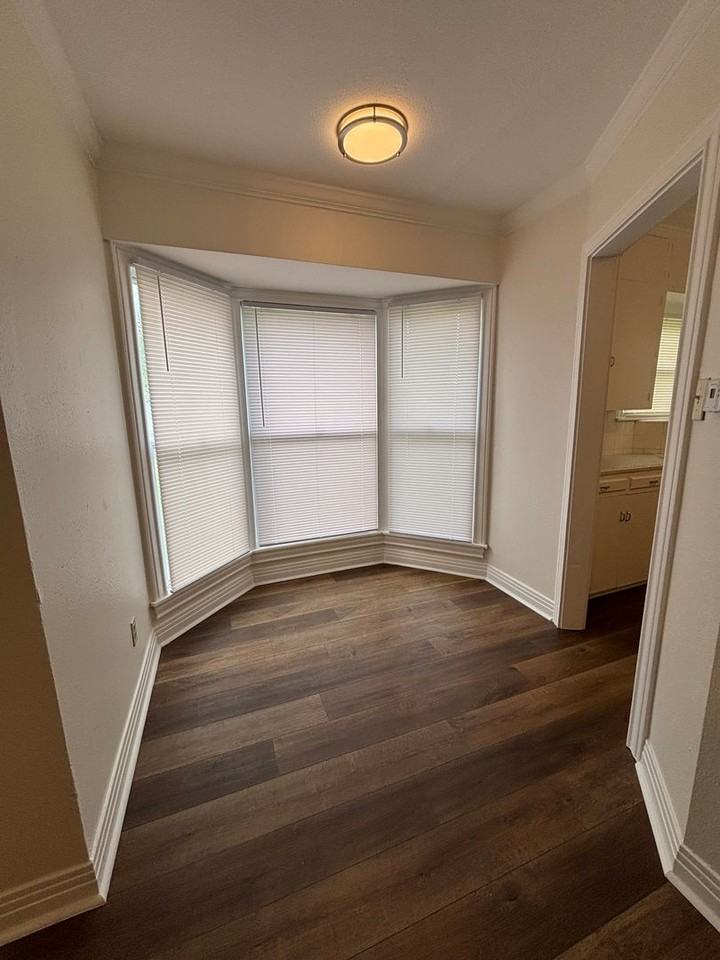 4900 Geddes Ave - Photo 5 of 19