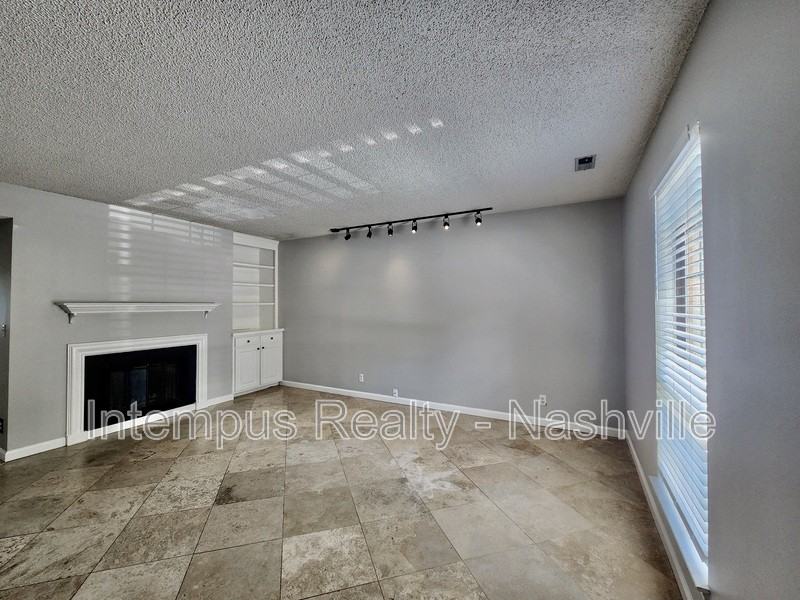 737 Fox Ridge Dr - Photo 2 of 20