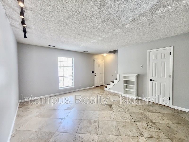 737 Fox Ridge Dr - Photo 4 of 20