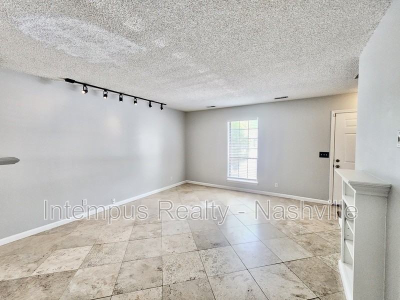 737 Fox Ridge Dr - Photo 5 of 20