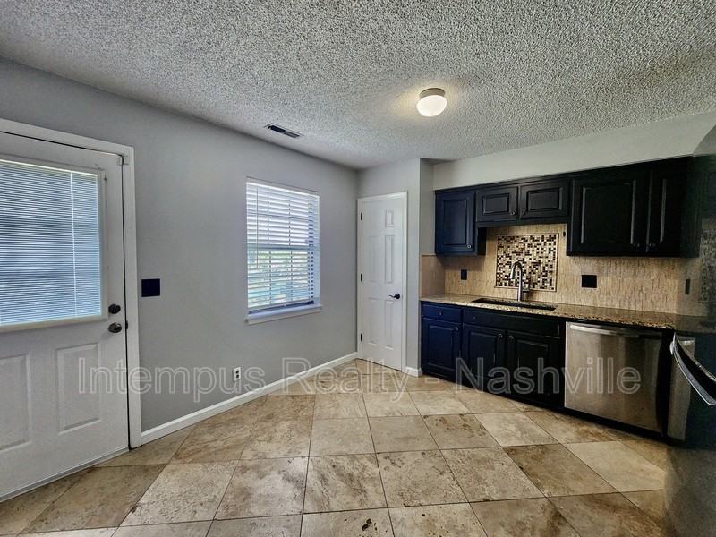 737 Fox Ridge Dr - Photo 6 of 20