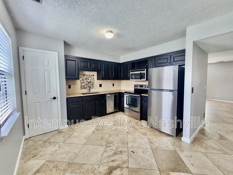 737 Fox Ridge Dr - Photo 7 of 20
