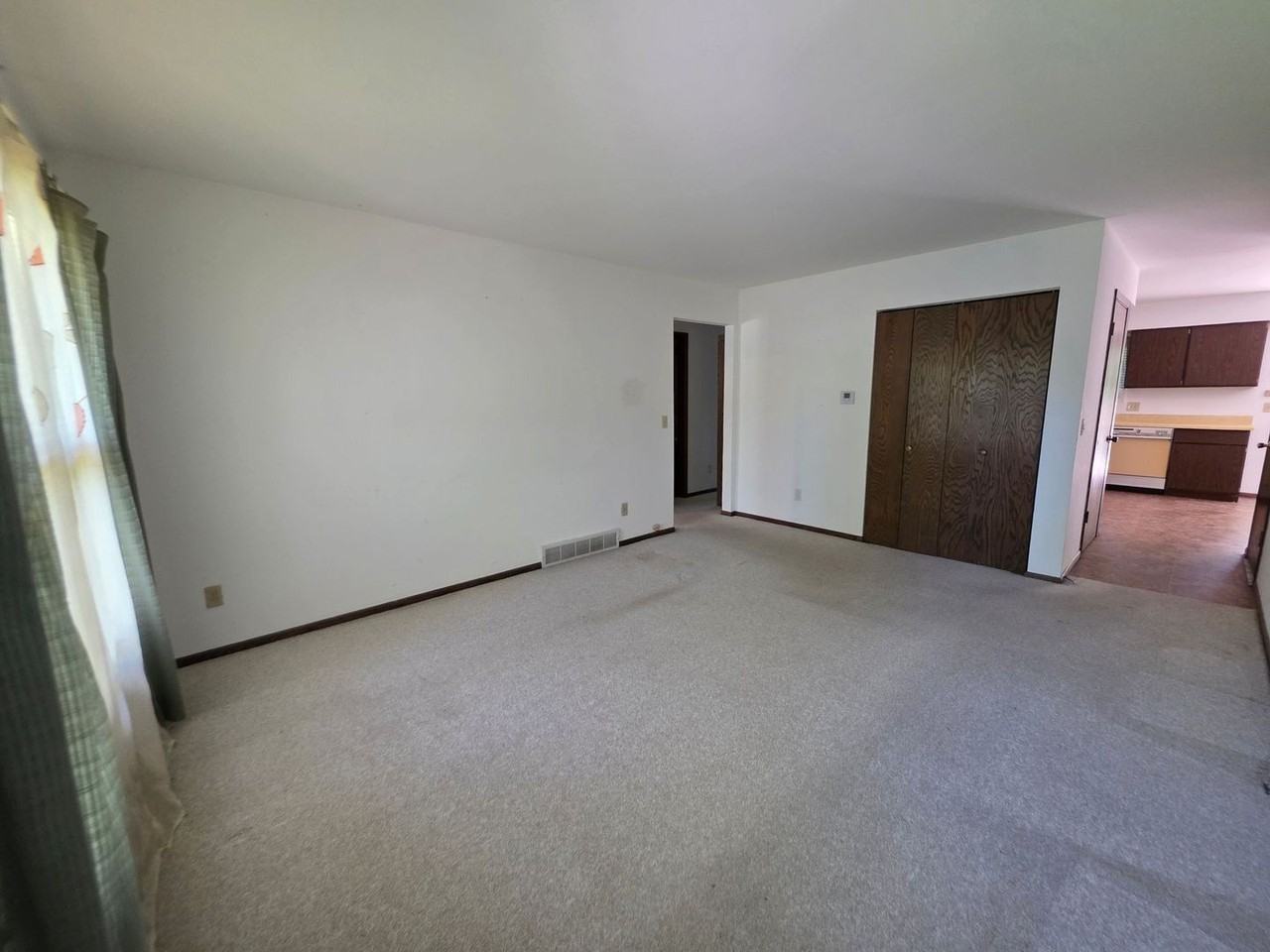 951 Brentwood Dr - Photo 4 of 20