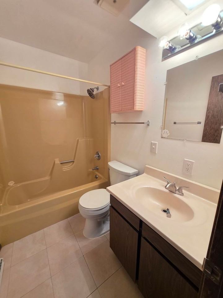 951 Brentwood Dr - Photo 5 of 20