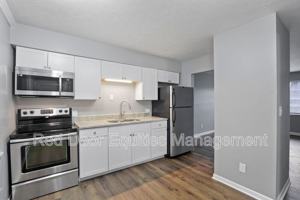 featured image of 123 W Walnut St #F