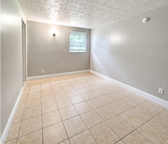 Aria - 1085 Saint Clair St. #4 - Photo 3 of 12