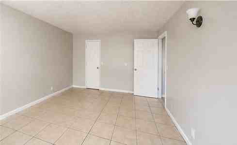 Aria - 2852 W. 1st St. #5 - Photo 5 of 13