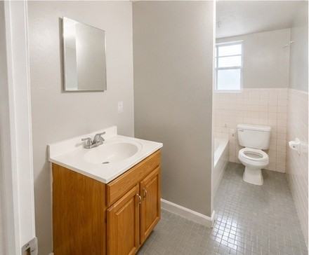 Aria - 2852 W. 1st St. #5 - Photo 6 of 13