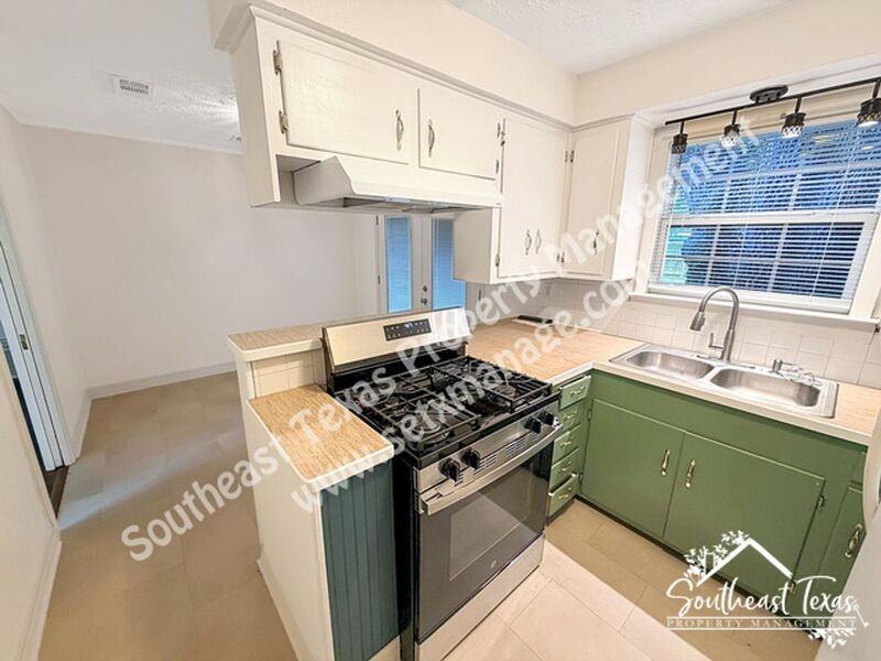 812 S 6th St - Photo 5 of 13