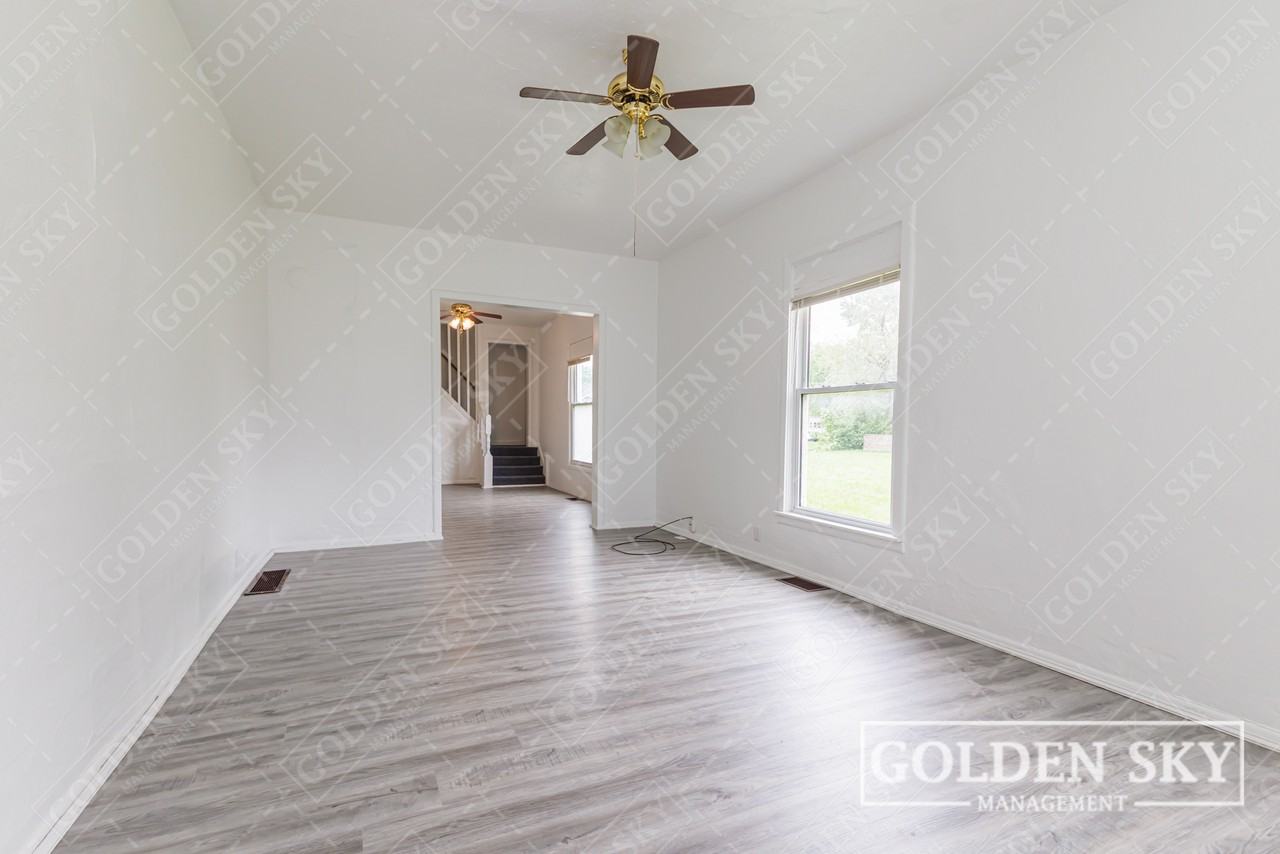 717 North Mulberry Street - Photo 3 of 10
