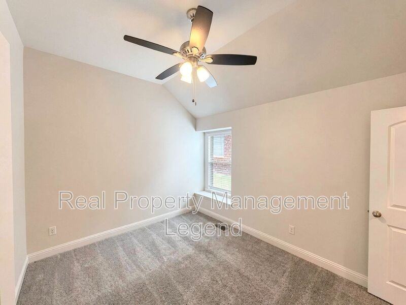 417 Cooper St - Photo 5 of 23