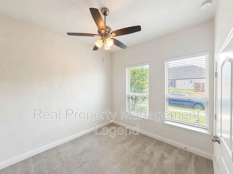 417 Cooper St - Photo 7 of 23