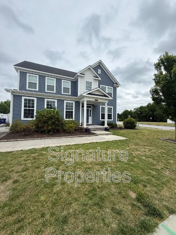 100 Sandalwood Ln