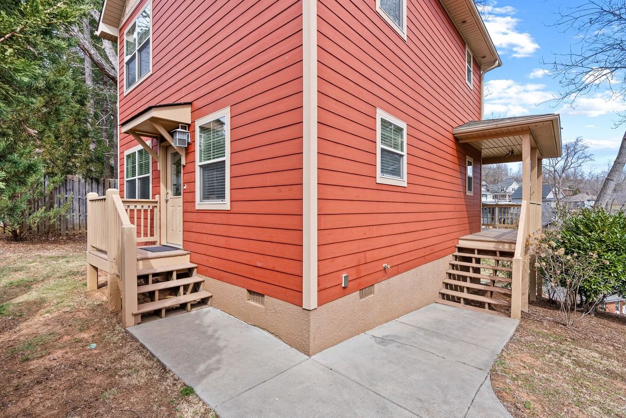 8 Thurland Ave - Photo 4 of 32