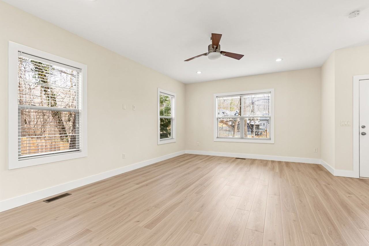 8 Thurland Ave - Photo 7 of 32