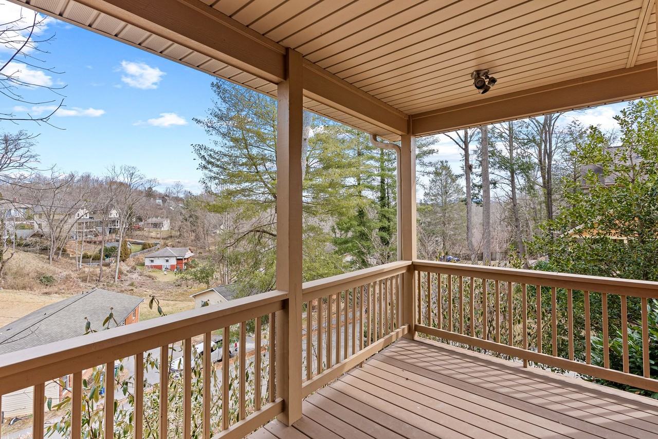 8 Thurland Ave - Photo 6 of 32