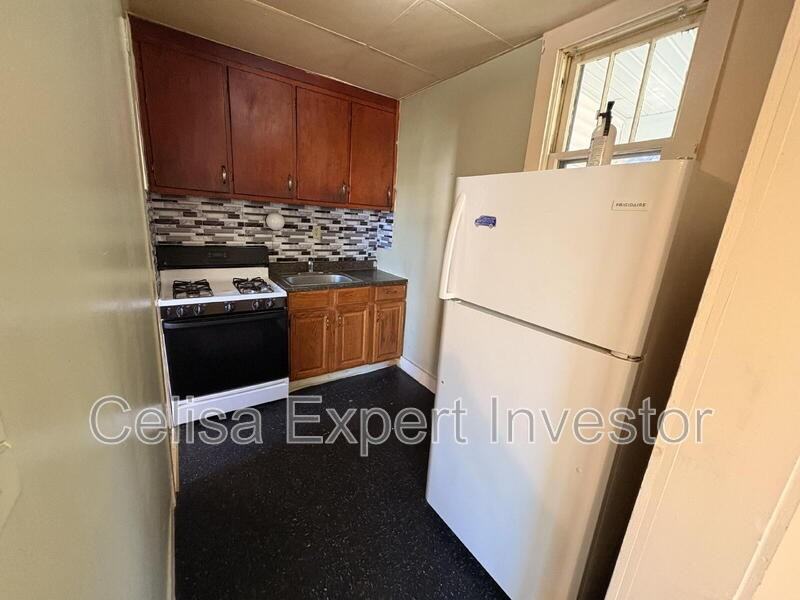 239 E Woodland Ave #1 - Photo 3 of 5